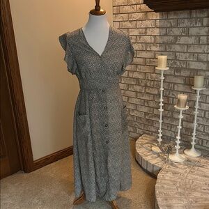 Sienna Sky Gray Casual V-Neck Cap Sleeve Midi Dress